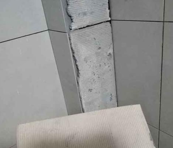 晋城瓷砖空鼓维修公司分享下厨房瓷砖脱落的补救措施。